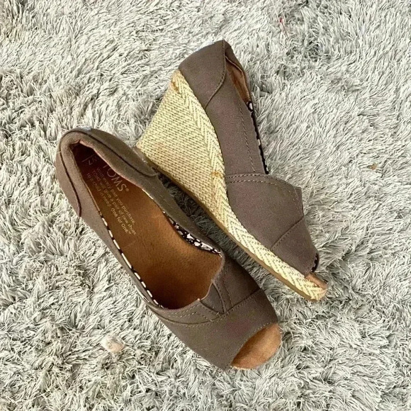 Toms gray open toe wedges - Picture 1 of 5
